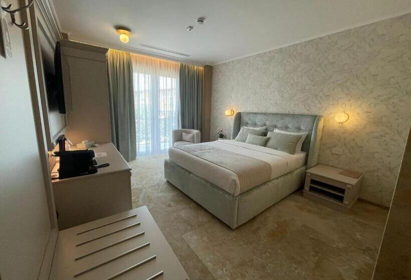 اتاق لوکس, Boutique Balș