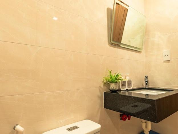 استودیوی استاندارد, Sunset Homestay
