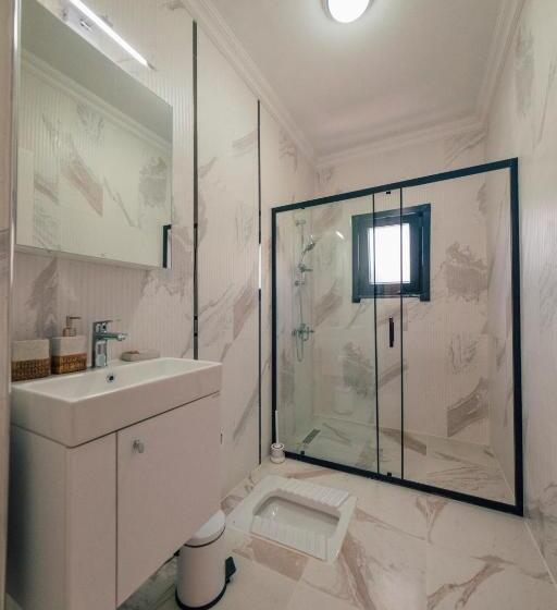 ویلای یک اتاق خوابه با استخر شنا, Sapanca Göldibi Suit Bungalov
