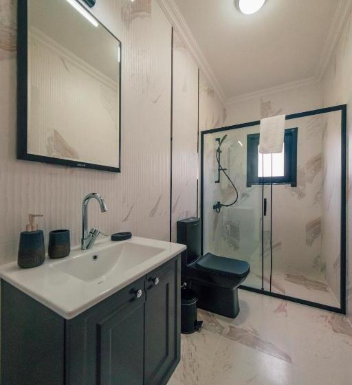 ویلای یک اتاق خوابه با استخر شنا, Sapanca Göldibi Suit Bungalov