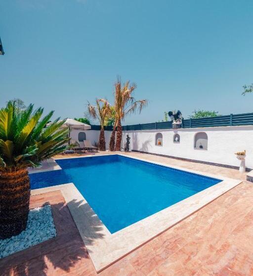 ویلای یک اتاق خوابه با استخر شنا, Sapanca Göldibi Suit Bungalov