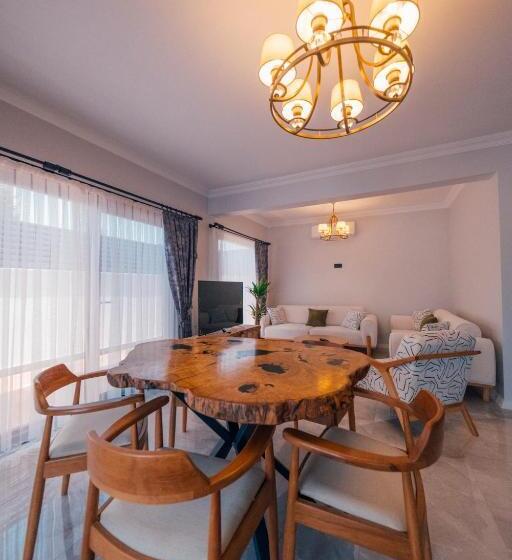ویلای یک اتاق خوابه با استخر شنا, Sapanca Göldibi Suit Bungalov