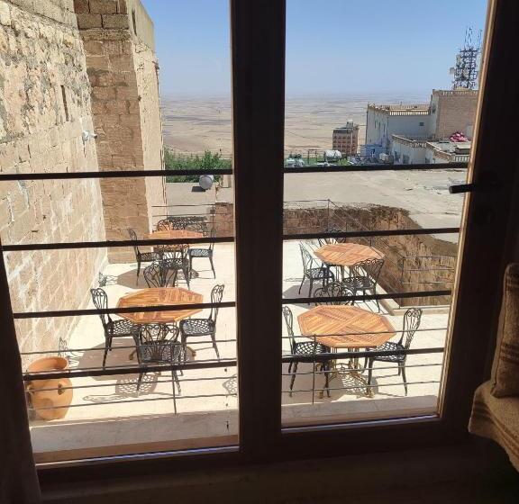 اتاق لوکس با بالکن, Beyt Merin Konağı