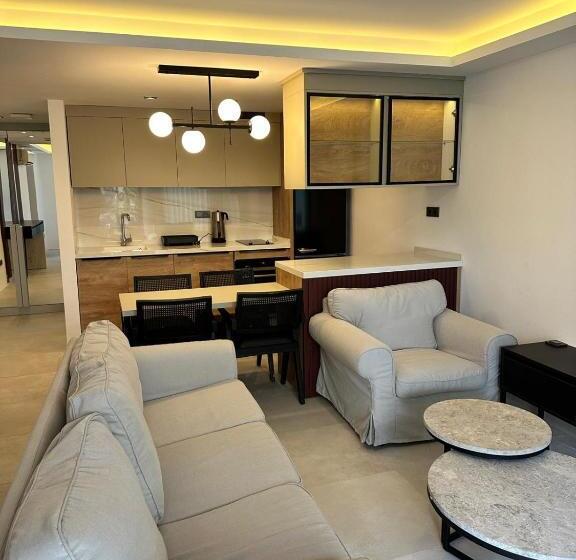 سوییت با استخر, Ayayorgi Homes