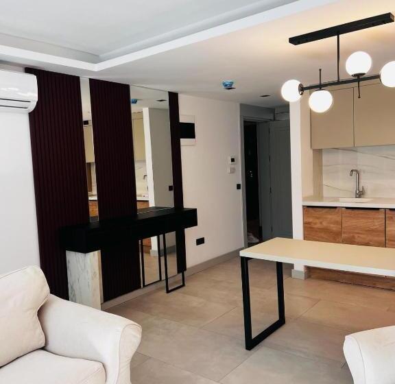 سوییت با استخر, Ayayorgi Homes