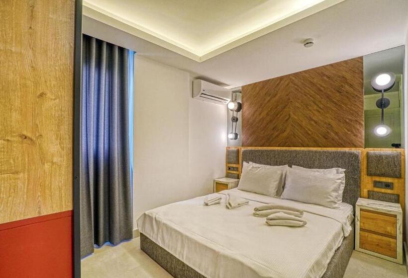 سوییت با چشم‌انداز باغ, Ayayorgi Homes
