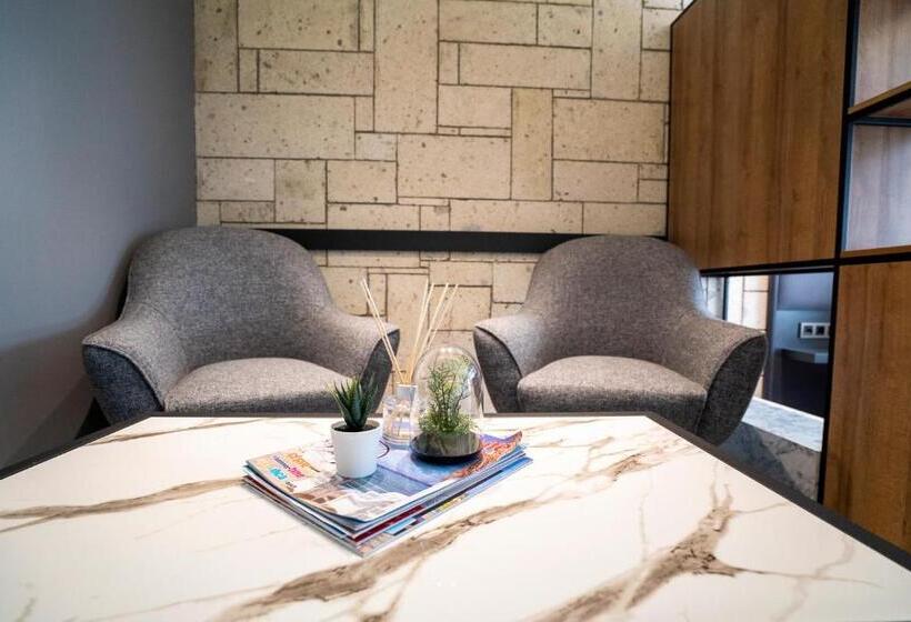 استودیوی لوکس, Ayayorgi Homes