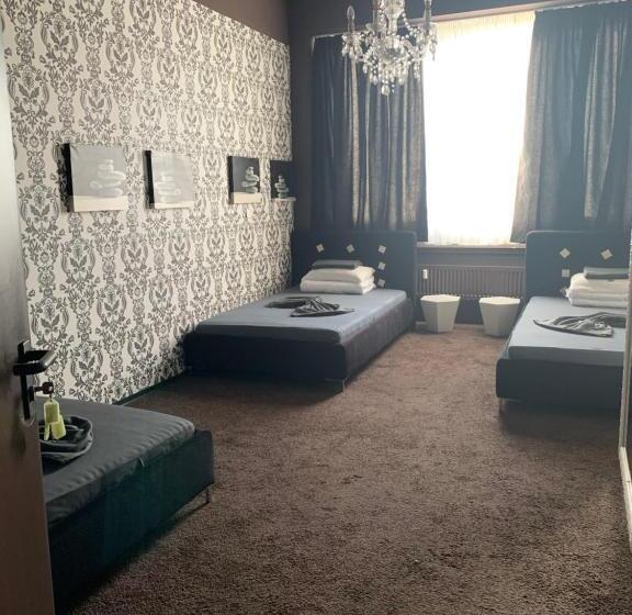اتاق استاندارد سه نفره, Hostel Terre
