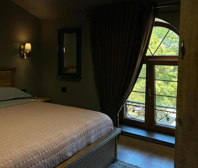 اتاق استاندارد با چشم‌انداز دریاچه, Fole Guest House