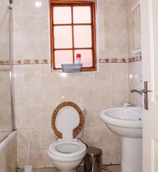 اتاق استاندارد سه تخته با بالکن, Motherland Guest House