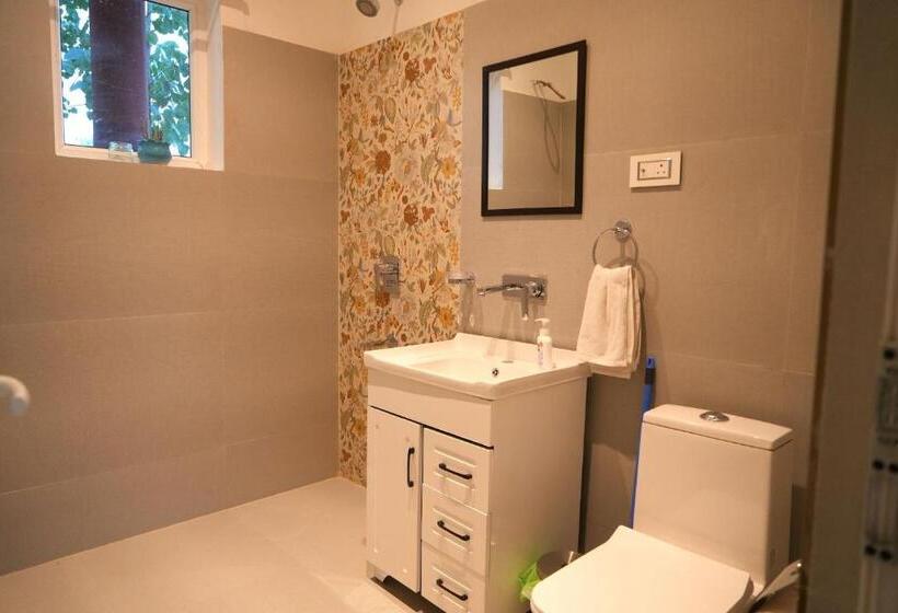 اتاق لوکس, Rustic Roots Farm Stay