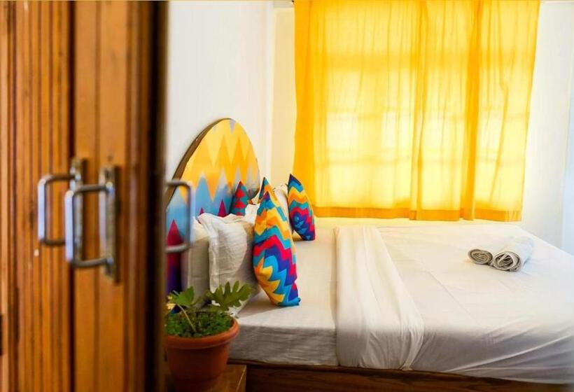 اتاق لوکس, Oak Land House Manali
