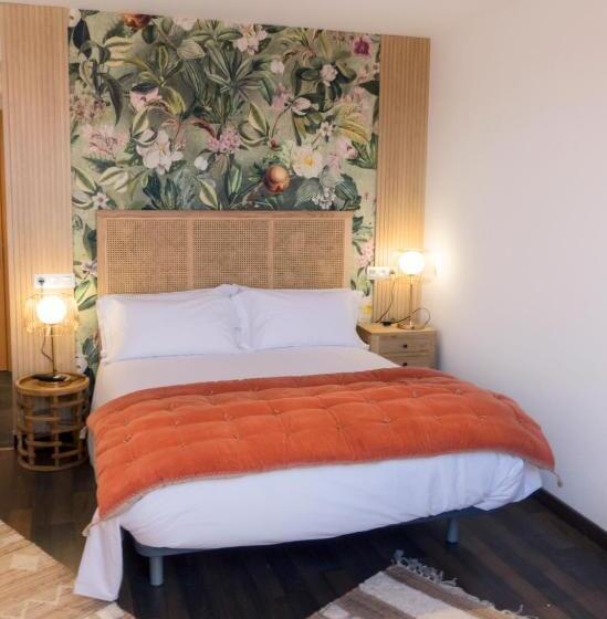 اتاق لوکس, Christine Boutique