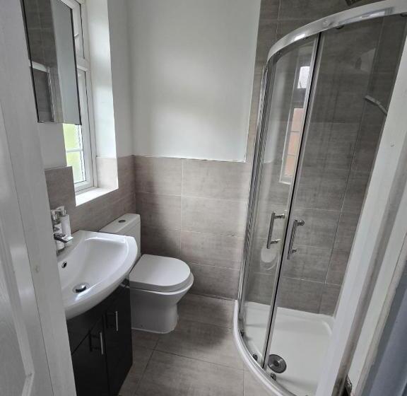 اتاق استاندارد, Room In Guest Room Limehouse Townhomes Modern Spacious Serviced En Suite Room With A Garden View