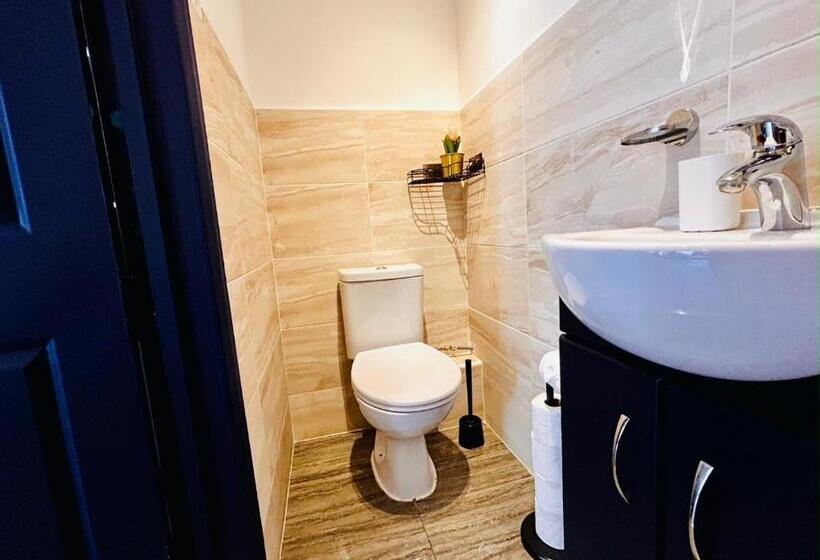 استودیوی استاندارد, Rest Boutique Acton