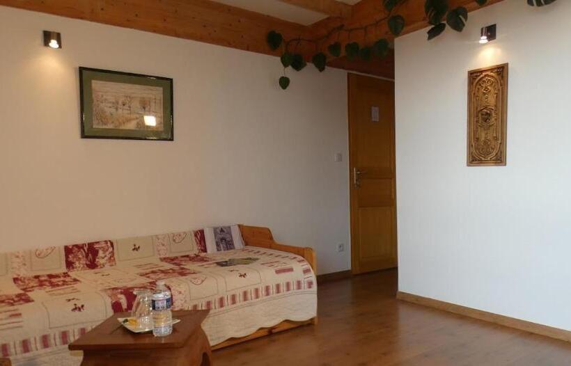 اتاق خانوادگی, Plaine Et Colline Chambres Et Table D Hôtes Isère