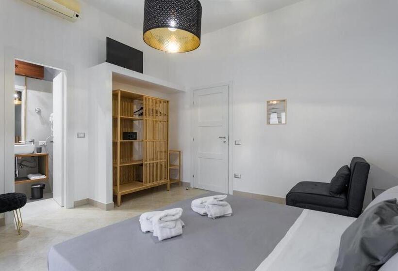 اتاق استاندارد سه نفره, Vesuvio Plaza Room