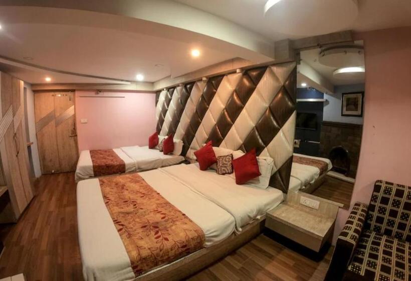 اتاق لوکس چهار تخته, Grg Broadway Anexy Darjeeling Near Chowk Bazar   Excellent Service Recommended & Couple Friendly