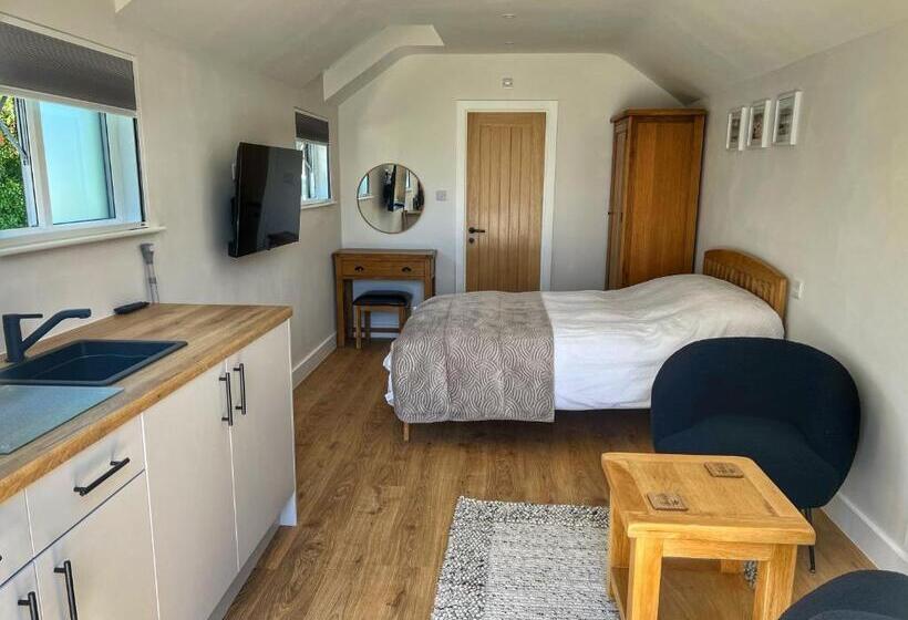 اتاق استاندارد, Mudeford Retreat