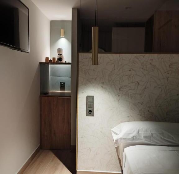 اتاق استاندارد یک نفره, Plaza Rooms