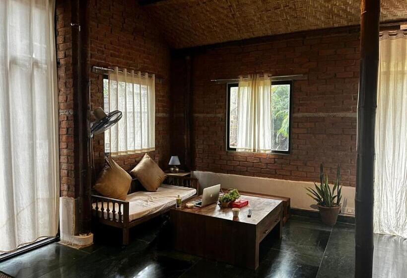 سوییت با چشم‌انداز استخر, Satori Wellness Cottages I Yoga Retreat, Sauna, Holistic Therapies & More