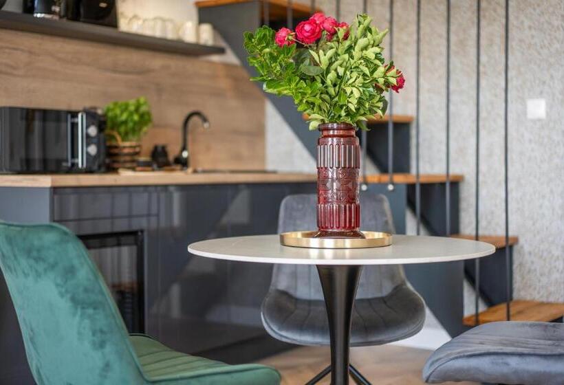 استودیوی لوکس, V62 Studio Apartments  In The Downtown