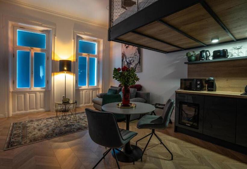 استودیوی لوکس, V62 Studio Apartments  In The Downtown