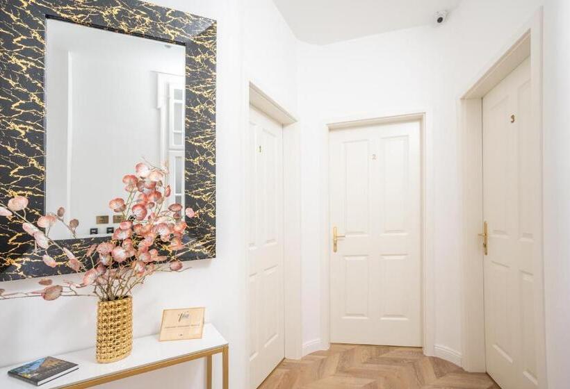 استودیوی لوکس, V62 Studio Apartments  In The Downtown