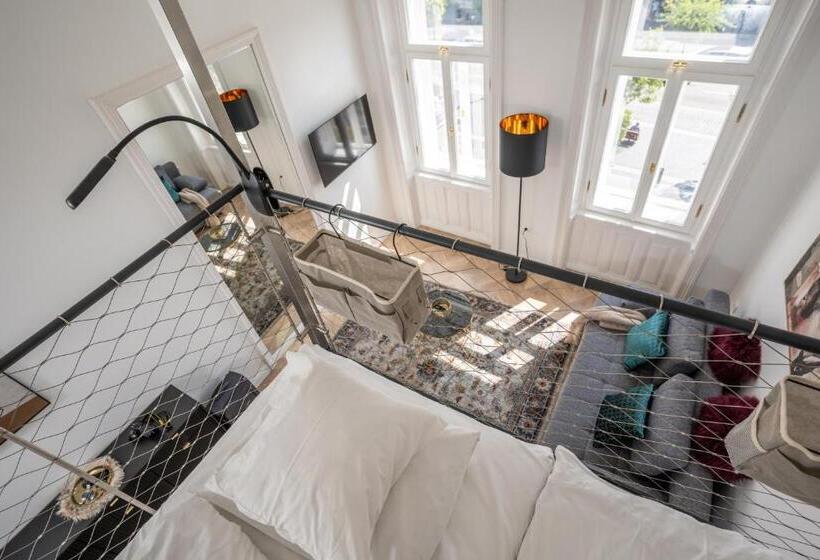 استودیوی لوکس, V62 Studio Apartments  In The Downtown