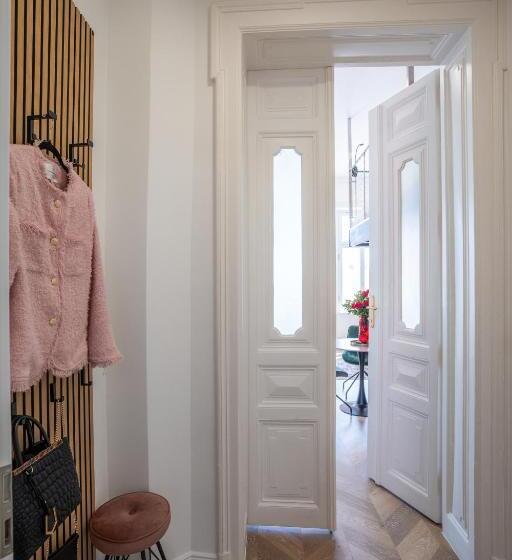 استودیوی لوکس, V62 Studio Apartments  In The Downtown
