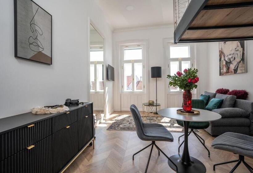 استودیوی لوکس, V62 Studio Apartments  In The Downtown