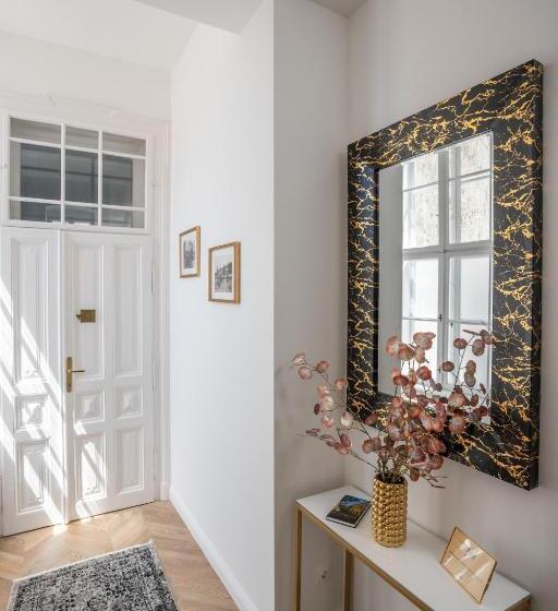 استودیوی لوکس, V62 Studio Apartments  In The Downtown