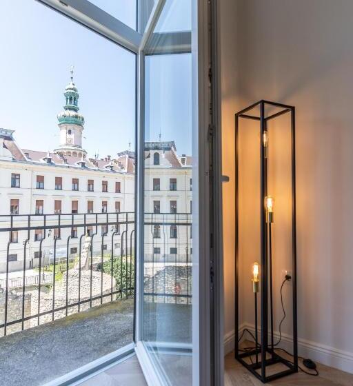استودیو استاندارد با بالکن, V62 Studio Apartments  In The Downtown