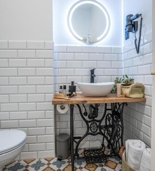 استودیو استاندارد با بالکن, V62 Studio Apartments  In The Downtown