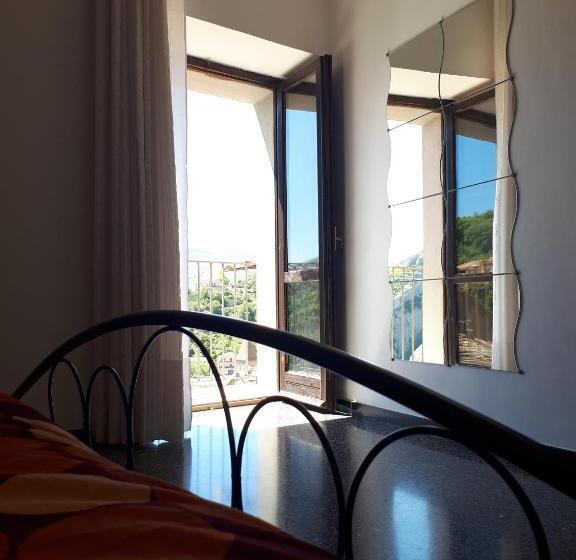اتاق لوکس با بالکن, B&b La Bella Vista