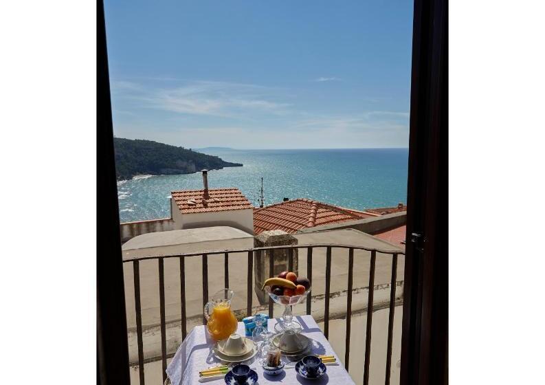 اتاق لوکس با چشم‌انداز دریا, B&b Palazzo Della Torre
