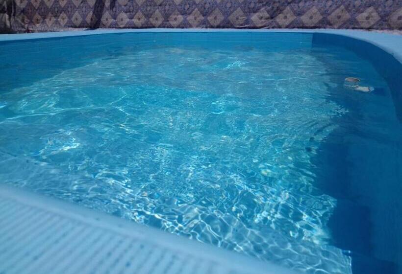 اتاق استاندارد یک تخته با بالکن, Susan S Guest House