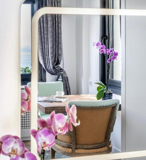 اتاق لوکس با چشم‌انداز دریا, Hillora Hotel Buyukada