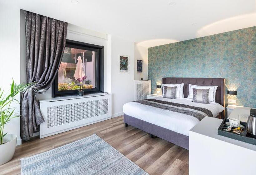 اتاق لوکس با بالکن و چشم‌انداز دریا, Hillora Hotel Buyukada