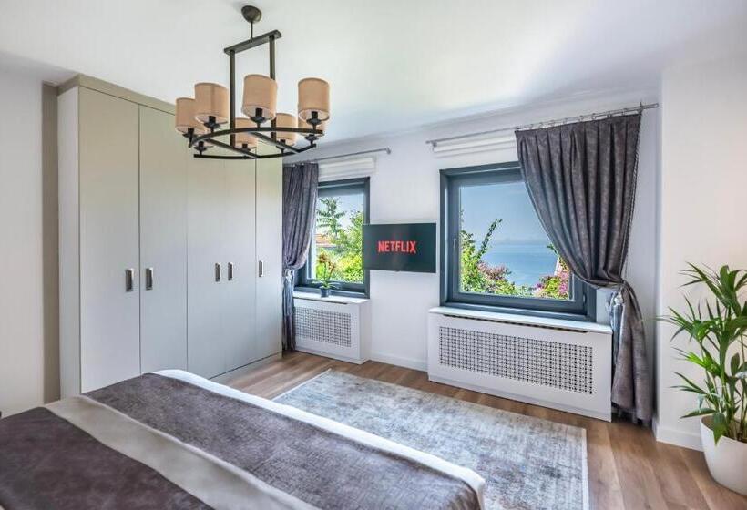 سوییت جونیور با چشم‌انداز دریا, Hillora Hotel Buyukada