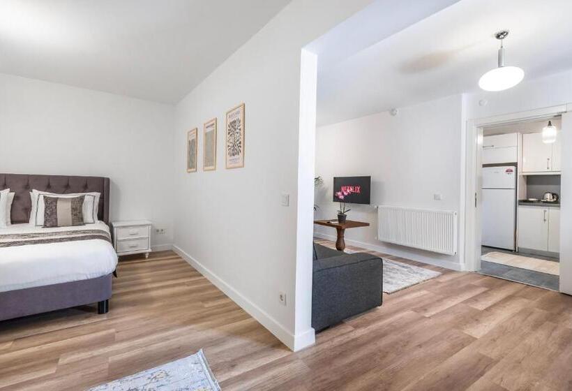 استودیوی استاندارد با چشم‌انداز دریا, Hillora Hotel Buyukada
