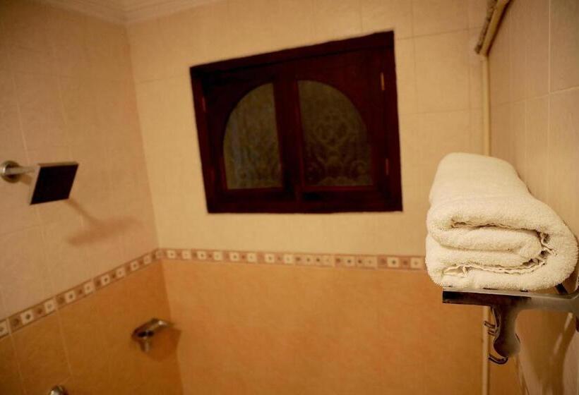 اتاق لوکس, Molly S Retreat