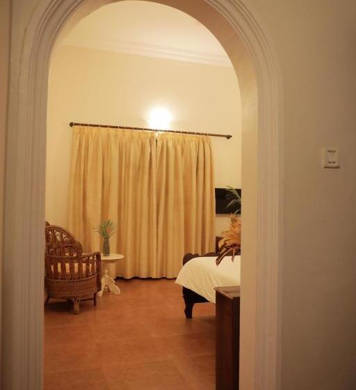 اتاق لوکس, Molly S Retreat