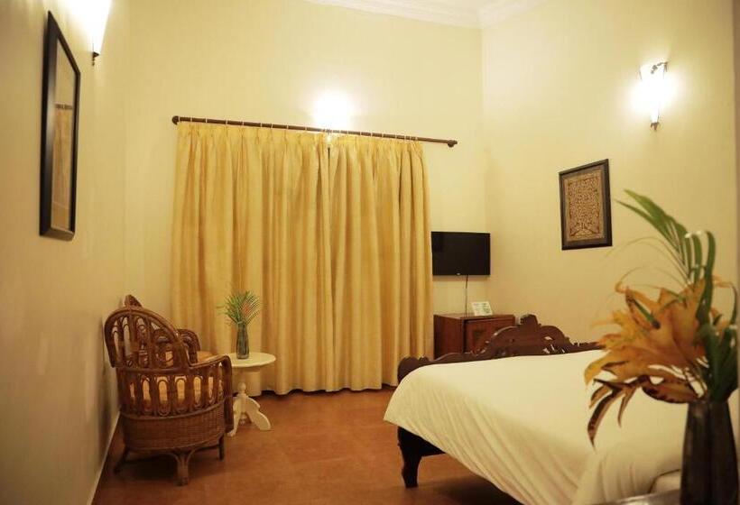 اتاق لوکس, Molly S Retreat