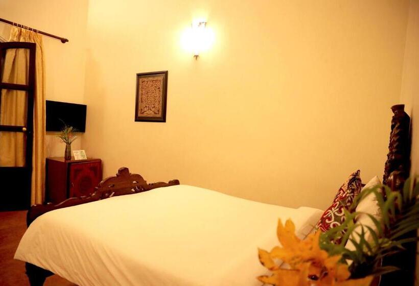 اتاق لوکس, Molly S Retreat