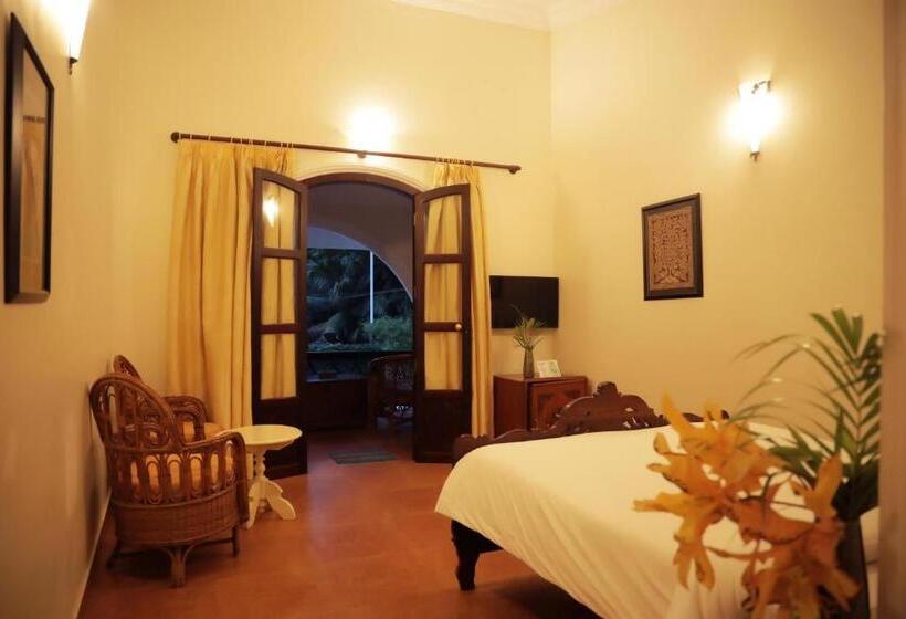 اتاق لوکس, Molly S Retreat