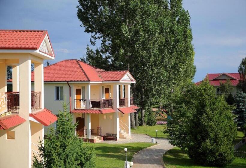 اتاق لوکس با چشم‌انداز باغ, Talisman Village