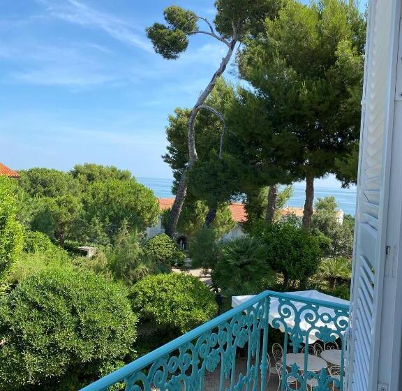 اتاق لوکس با بالکن, Villa Arlini
