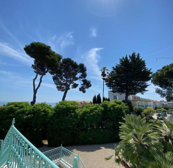 اتاق لوکس با بالکن, Villa Arlini