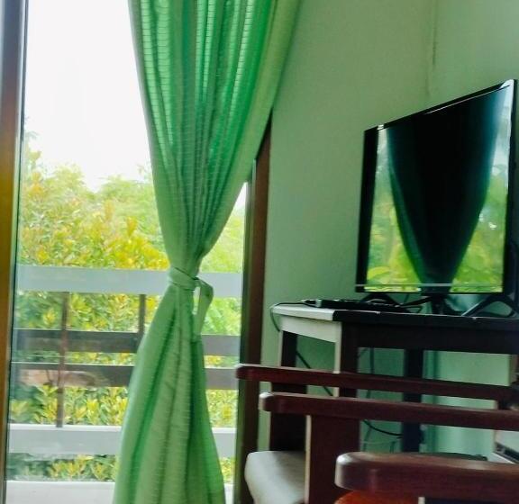اتاق استاندارد با بالکن, Jigsaw Cafe & Resort